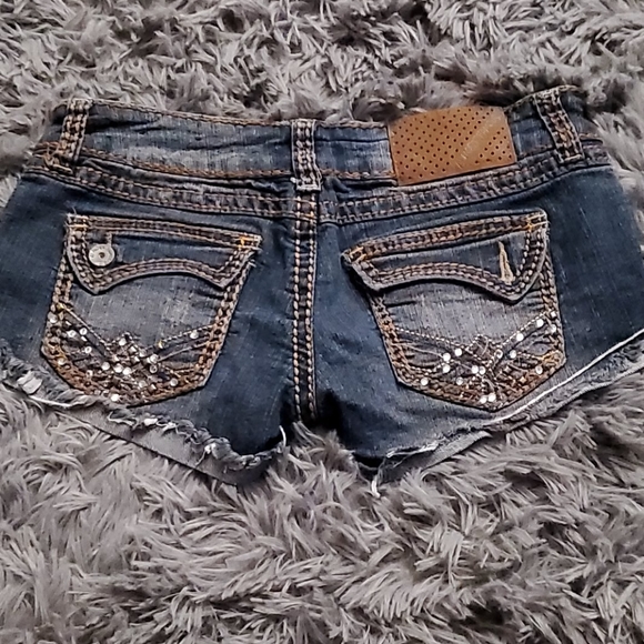 Shorts - Picture 2 of 3